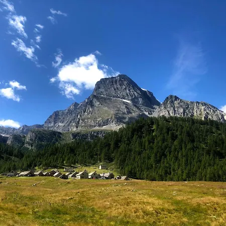 Giuditta Freecarpark&garden Domodossola